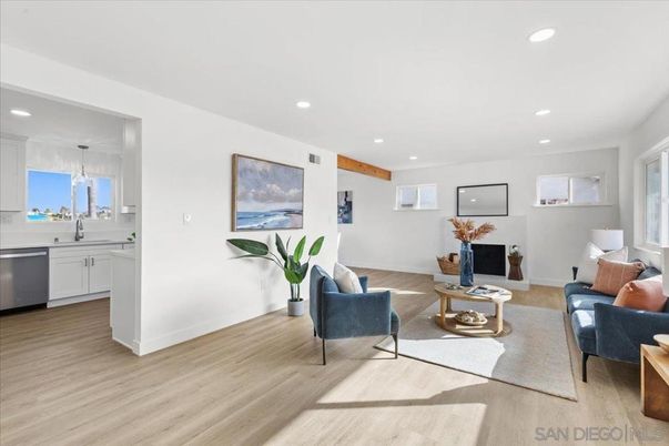 Interior, Kitchen, Living room, Pendant Lights, Recessed Lighting, Wood Texture Flooring