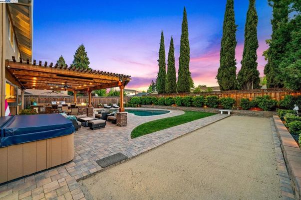Exterior, Hot Tub, Pool