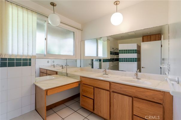Bathroom, Dual Sink Vanities, Interior, Pendant Lights