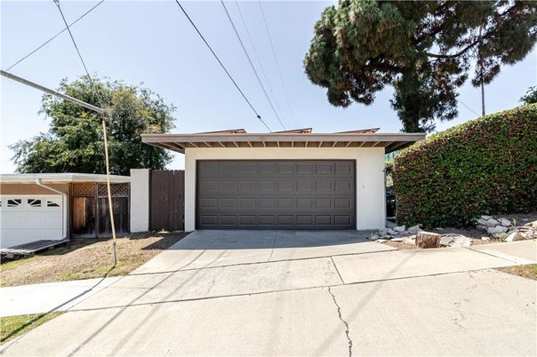 Detached Garage, Exterior