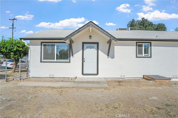 Exterior, Facade, Ranch