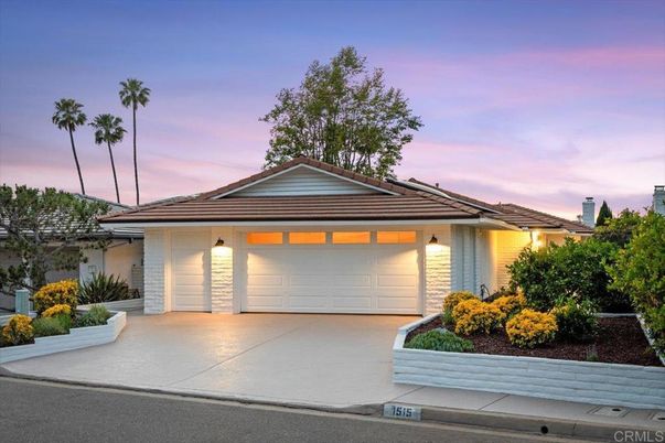 Attached, Exterior, Facade, Ranch