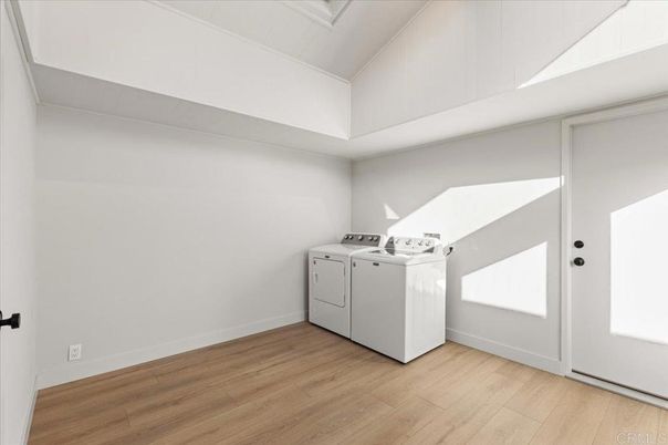 Interior, Washer, Wood Texture Flooring