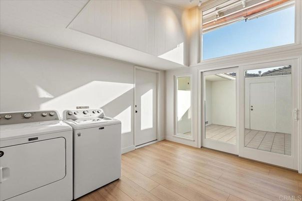Interior, Washer, Wood Texture Flooring