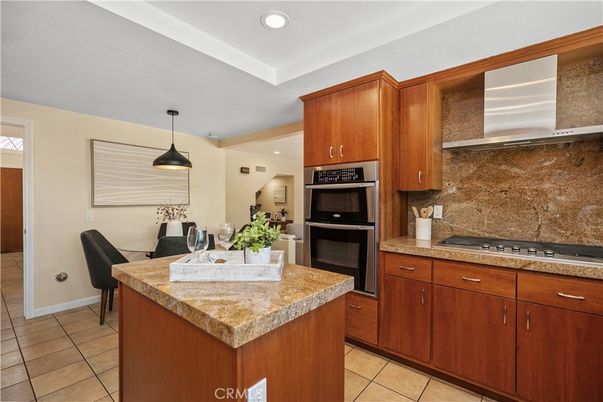 Dining room, Interior, Kitchen, Pendant Lights, Recessed Lighting, Stainless Steel Appliances