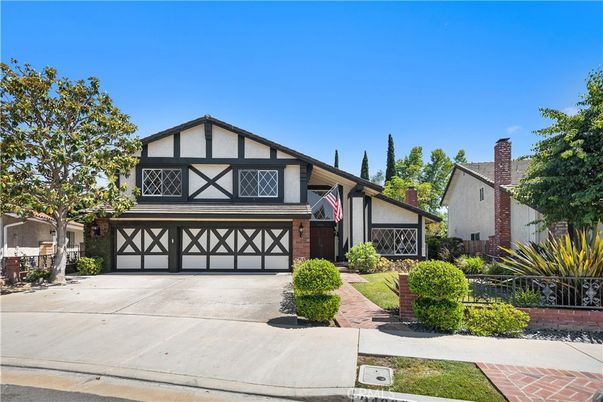 Attached, Exterior, Facade, Tudor Revival