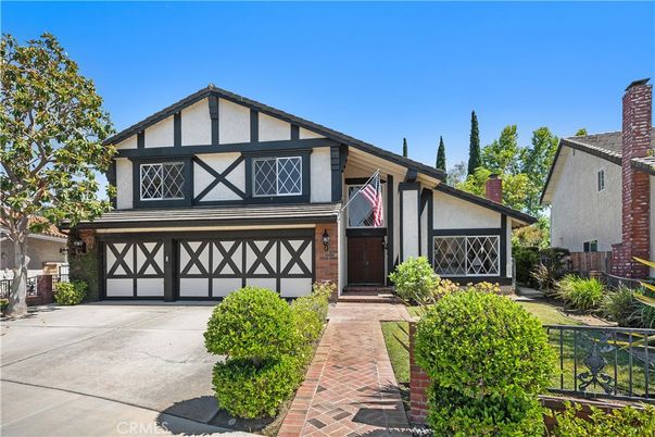 Attached, Exterior, Facade, Tudor Revival