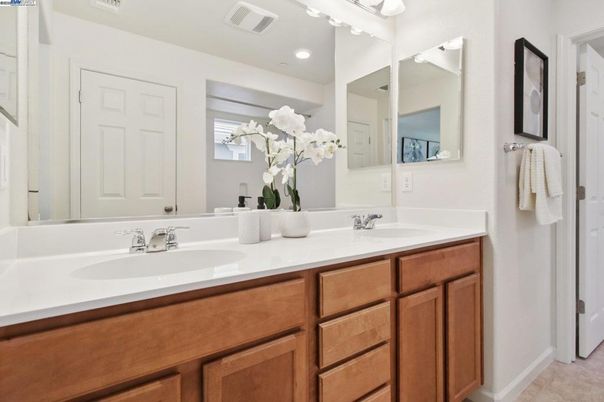 Bathroom, Dual Sink Vanities, Interior, Recessed Lighting
