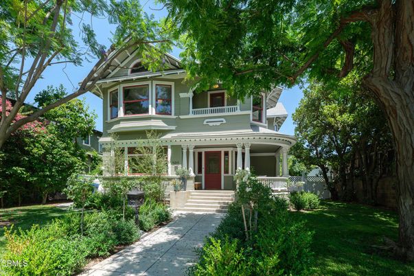 Backyard, Exterior, Facade, Queen Anne Victorian