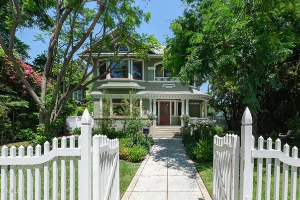 Exterior, Facade, Queen Anne Victorian