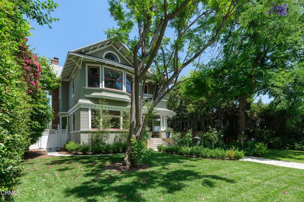 Backyard, Exterior, Facade, Queen Anne Victorian