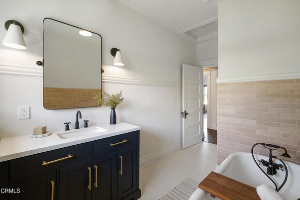 Bathroom, Dual Sink Vanities, Interior, Wood Texture Flooring