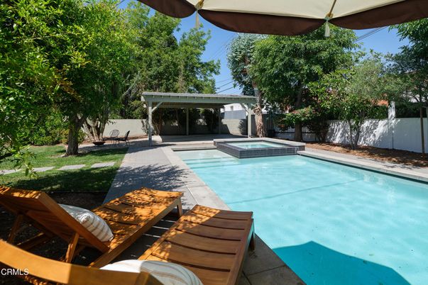 Exterior, Pool