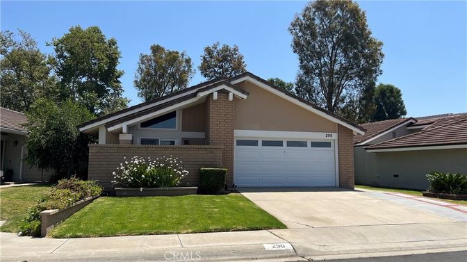 Attached, Exterior, Facade, Brick Facade, Ranch