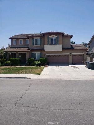 Attached, Exterior, Facade, Mediterranean
