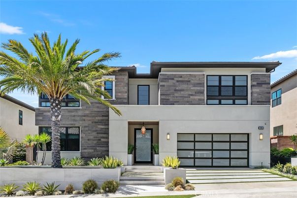 Attached, Exterior, Facade, Modern