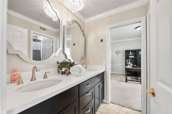 Bathroom, Dual Sink Vanities, Interior