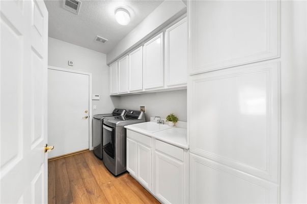 Interior, Washer, Wood Texture Flooring