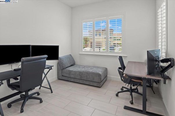 Home Office, Interior