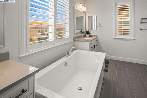 Bathroom, Dual Sink Vanities, Interior