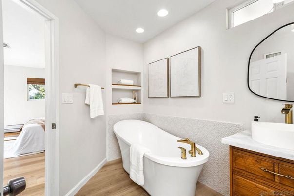 Bathroom, Free Standing Baths, Interior, Recessed Lighting, Wood Texture Flooring