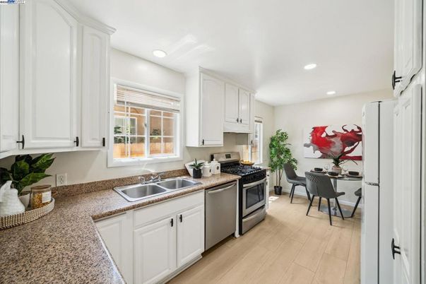 Dining room, Interior, Kitchen, Recessed Lighting, Wood Texture Flooring