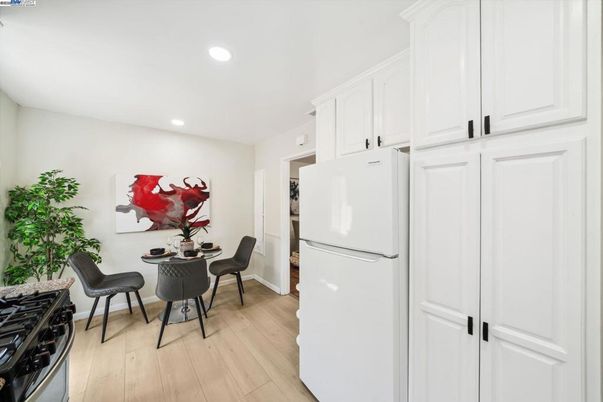 Dining room, Interior, Kitchen, Recessed Lighting, Wood Texture Flooring