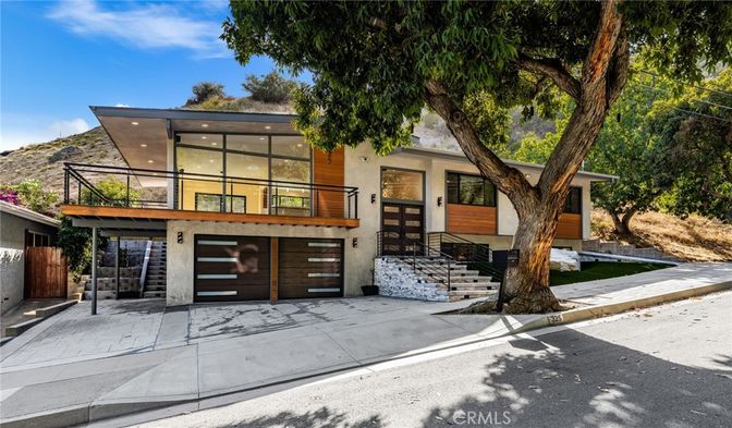 Attached, Exterior, Facade, Modern