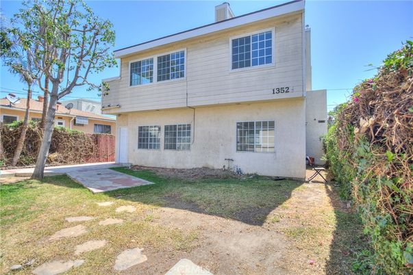 Backyard, Exterior, Facade, Split Level