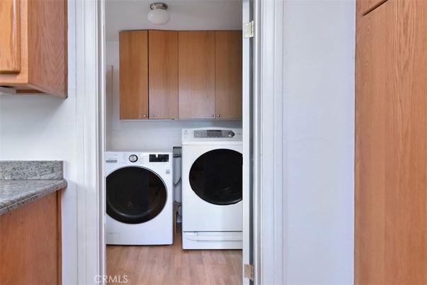 Interior, Utility Closets, Washer, Wood Texture Flooring