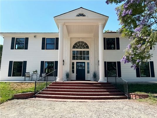 Exterior, Facade, Georgian