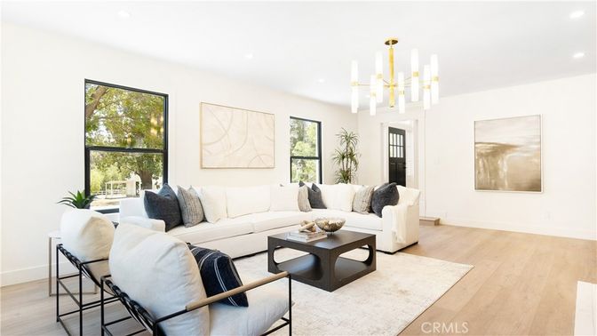 Chandelier, Interior, Living room, Pendant Lights, Recessed Lighting, Wood Texture Flooring