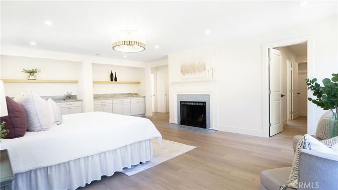 Bedroom, Fireplace, Interior, Pendant Lights, Recessed Lighting, Wood Texture Flooring