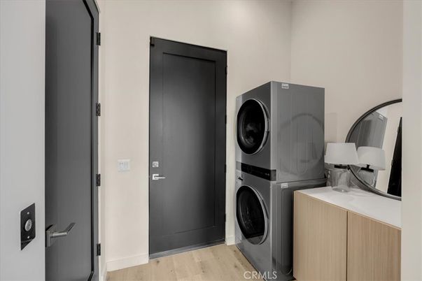 Interior, Washer, Wood Texture Flooring