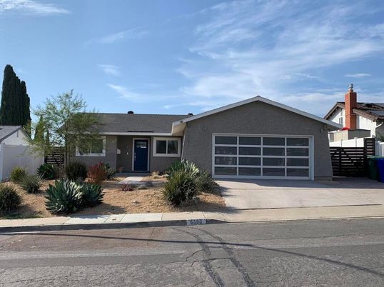 Attached, Exterior, Facade, Ranch