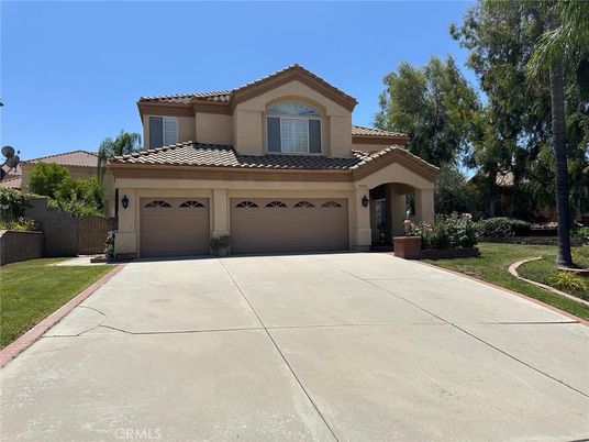 Attached, Exterior, Facade, Mediterranean