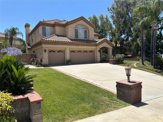 Attached, Exterior, Facade, Mediterranean