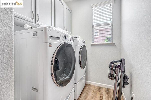 Interior, Washer, Wood Texture Flooring