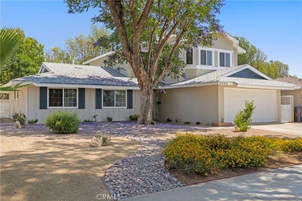 Attached, Exterior, Facade, Ranch