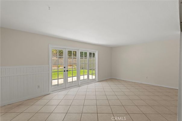 Empty room, Interior