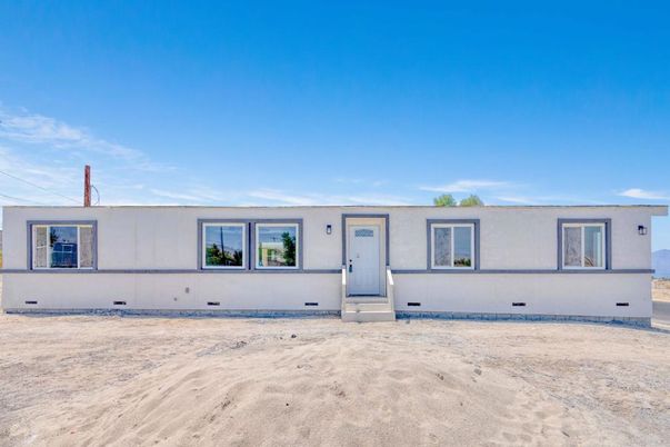 Backyard, Exterior, Facade, Ranch