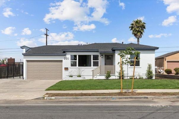 Attached, Exterior, Facade, Ranch