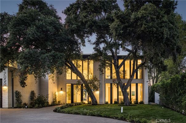 Backyard, Exterior, Facade, Modern