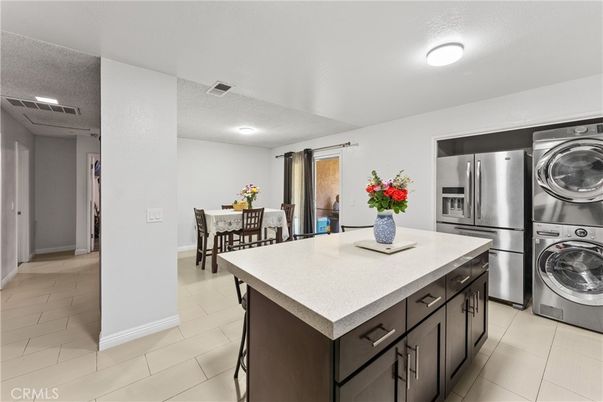 Dining room, Interior, Kitchen, Recessed Lighting, Washer