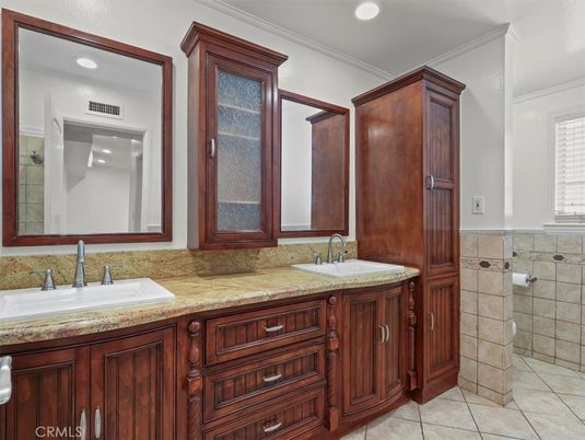 Bathroom, Dual Sink Vanities, Interior, Recessed Lighting