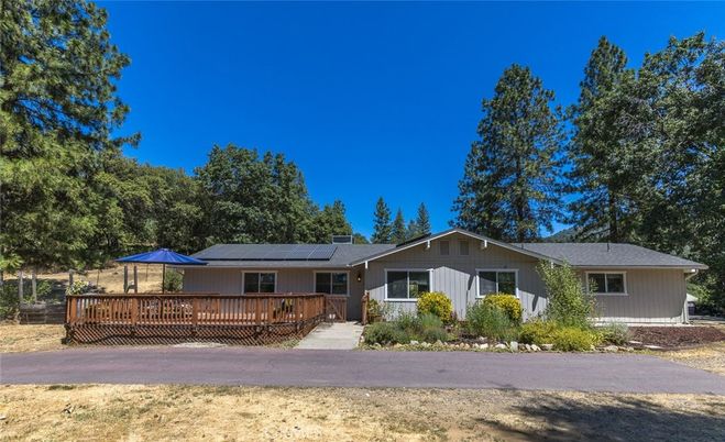 Backyard, Exterior, Facade, Solar Panels, Ranch