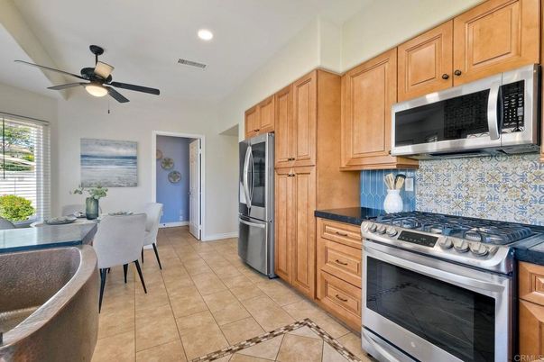 Dining room, Interior, Kitchen, Recessed Lighting, Stainless Steel Appliances