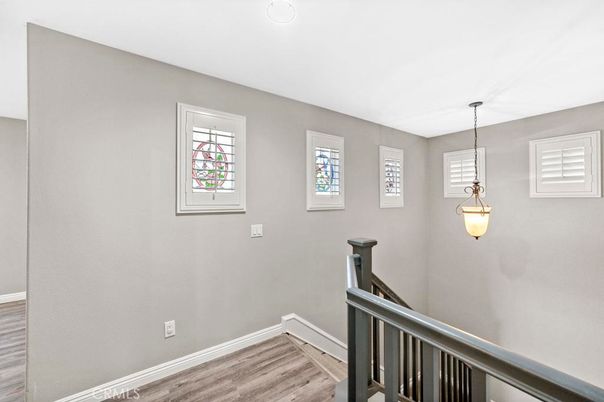 Interior, Pendant Lights, Wood Texture Flooring
