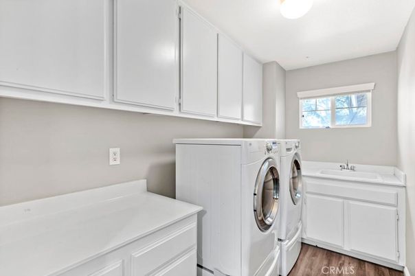 Interior, Washer, Wood Texture Flooring
