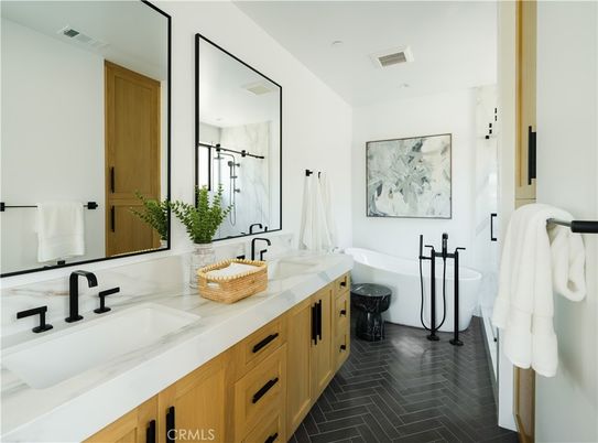 Bathroom, Dual Sink Vanities, Interior